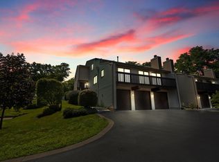 72 White Oaks Rd, Fox Lake, IL 60020