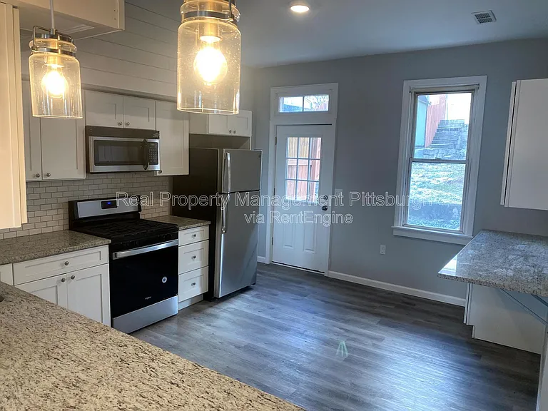 2140 Lowrie St #2 — Photo 6