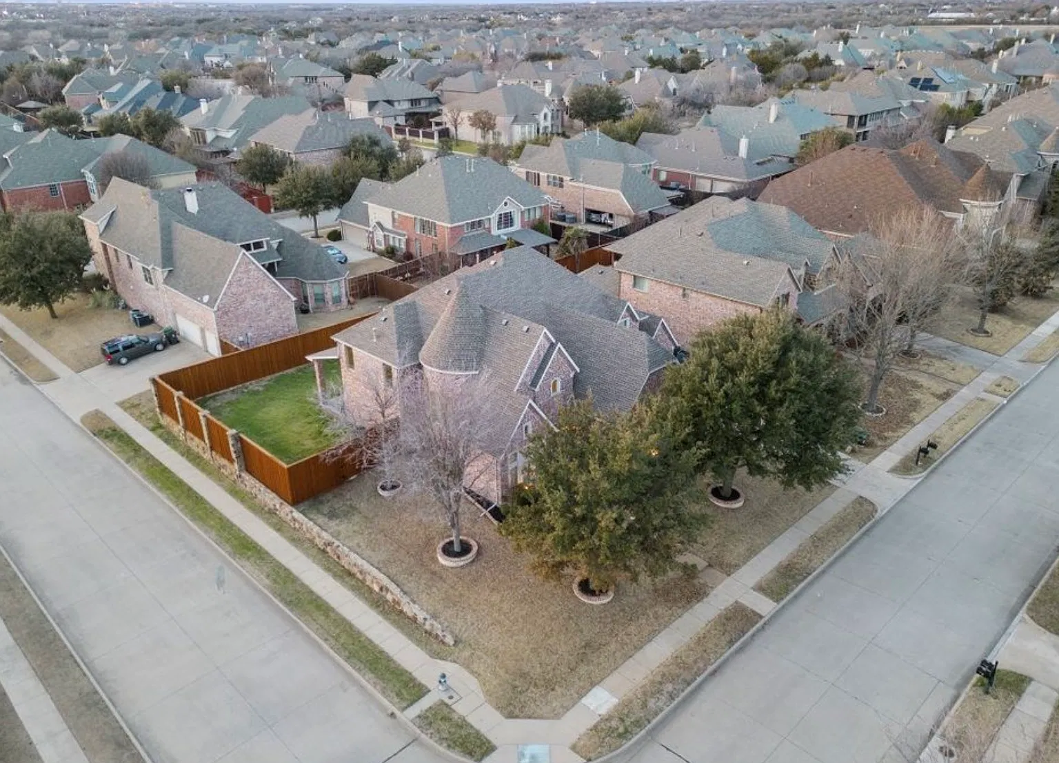 1201 Avondale Dr — Photo 1