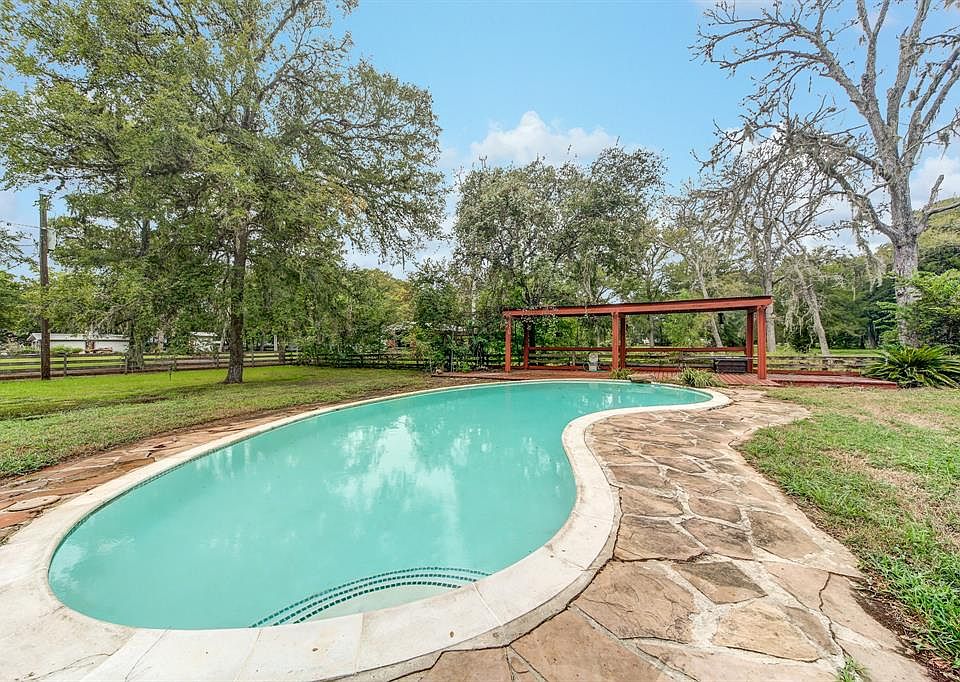 1st image of 7019 Oak Ln