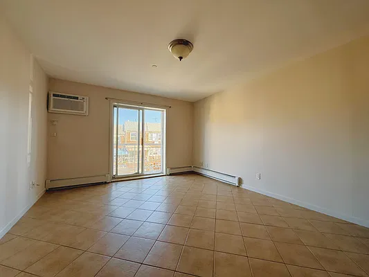Living room, photo 2