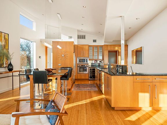 4th image of 1700 Ravey St #A