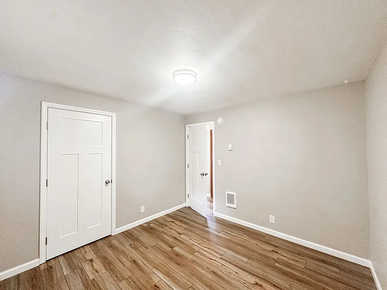 2392 Edgewood Ave NE — Photo 16