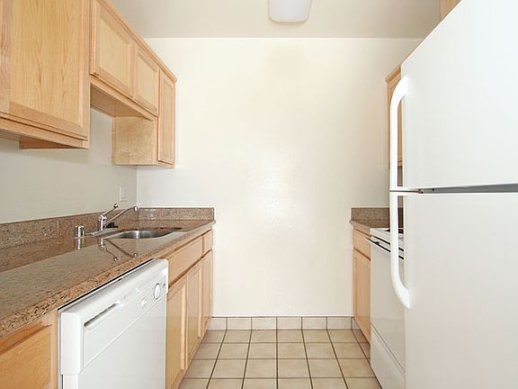 4th image of 408 Grant Ave APT 202