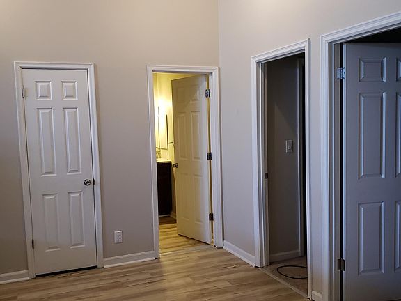 5th image of 2336 S Grand Blvd
