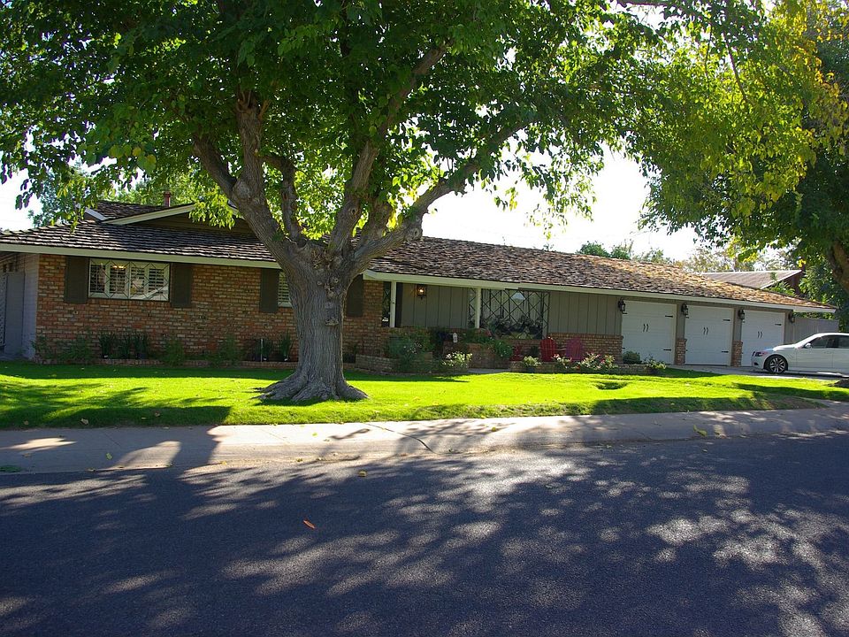 Street view 3 to 4 car garage!