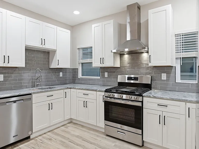 43 Lonsdale St #2 — Photo 4