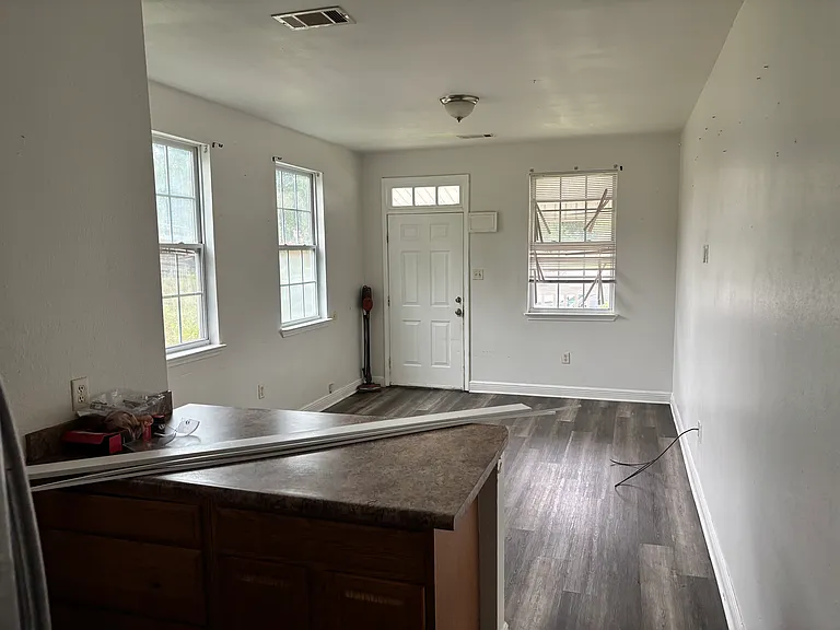 1041 Atlantic Ave — Photo 2