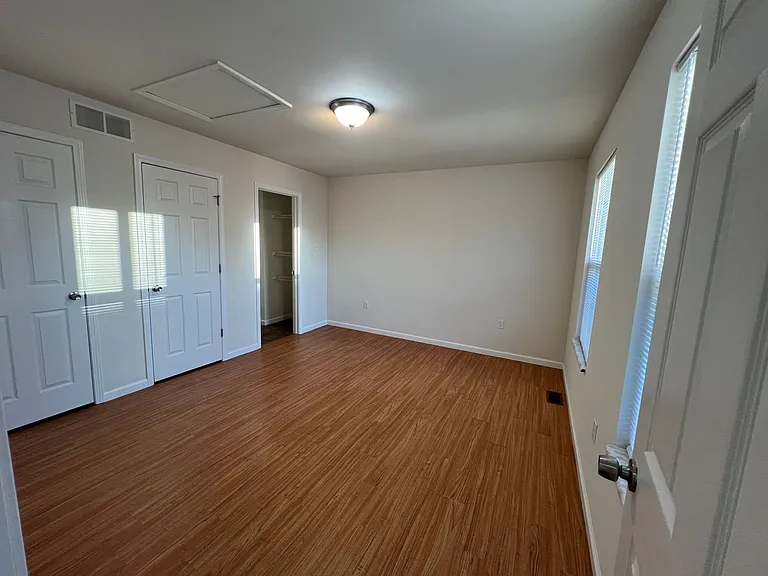 3 Bedroom 2 bath 2 car garage house — Photo 5