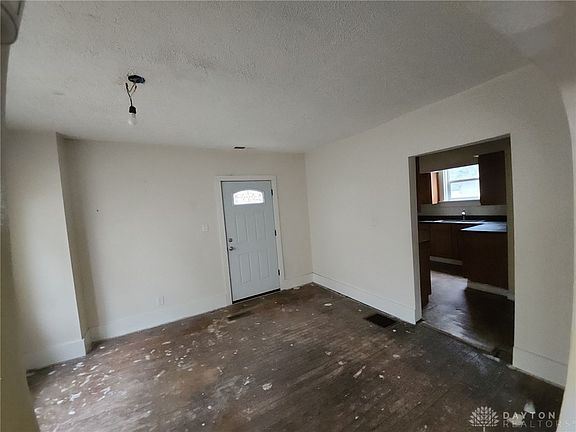 5th image of 548 Evergreen Ave
