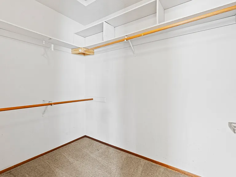 301 Goldrun Dr — Photo 2