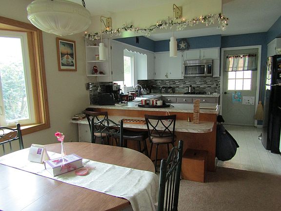 2nd image of 617 Petroleum St