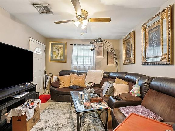 3rd image of 2918-20 Pakenham Dr