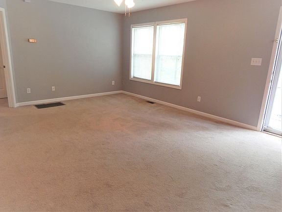 3rd image of 2612 Vucrest Ave