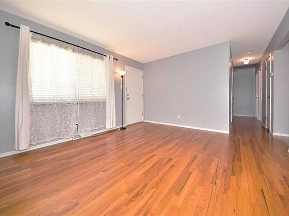 3rd image of 12021 Colonial Dr