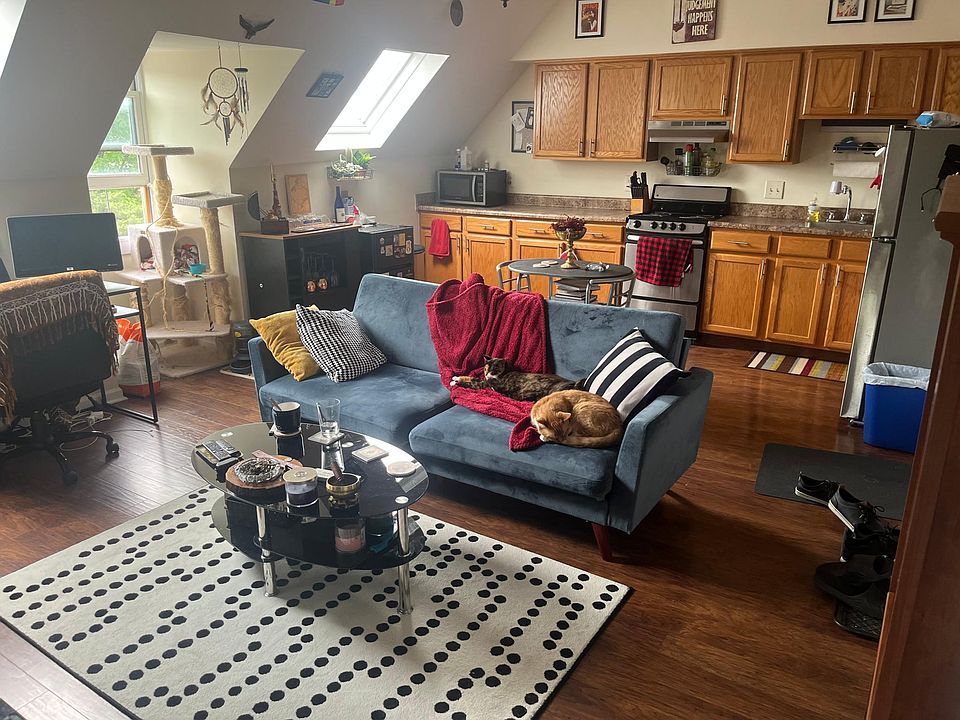 1st image of 241 E 9th St #9