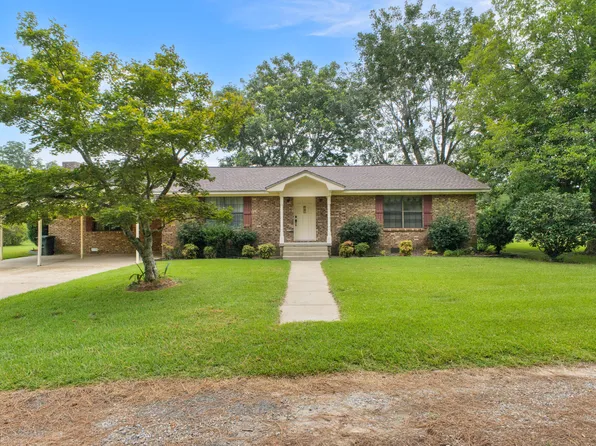 95 Hall Dr, Moselle, MS 39459