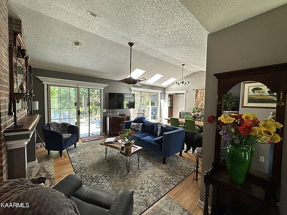 5th image of 2495 Highland Ln