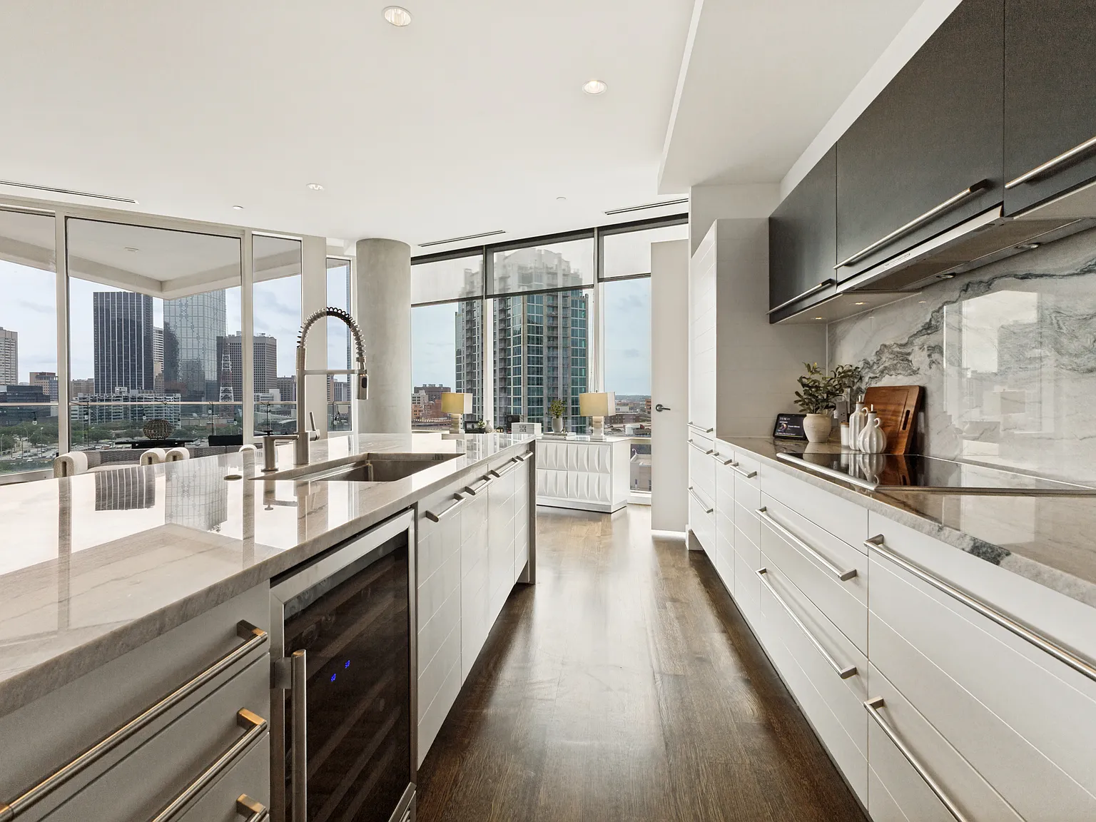 2 bed, 1883 sqft, $6,000 — Photo 2
