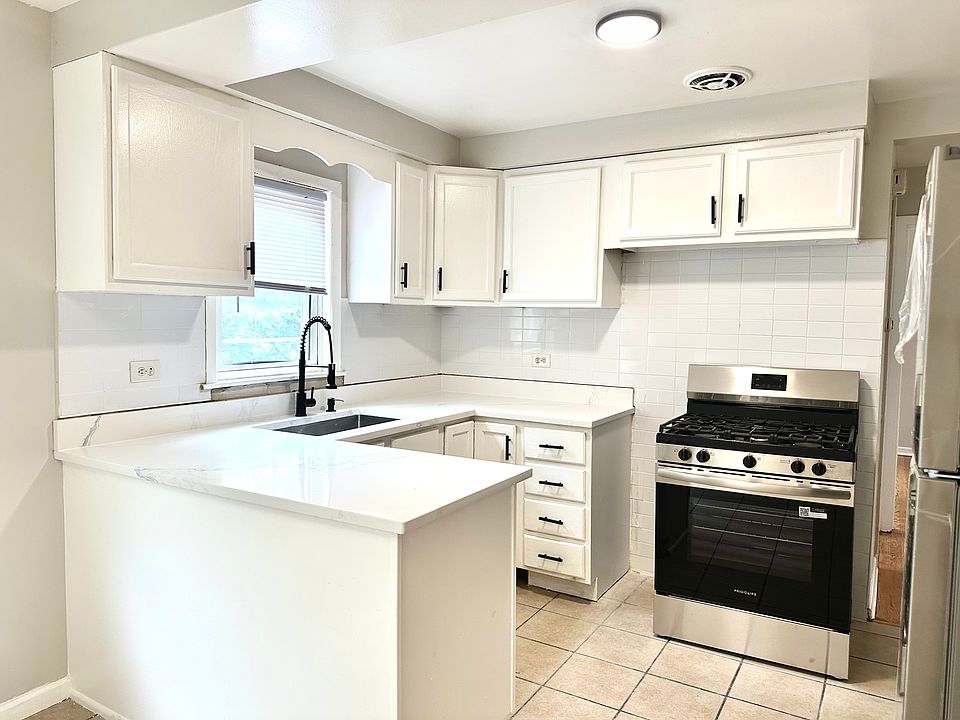 1st image of 4424 N Central Ave APT 1W