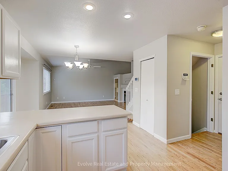 9641 Cove Creek Dr — Photo 12