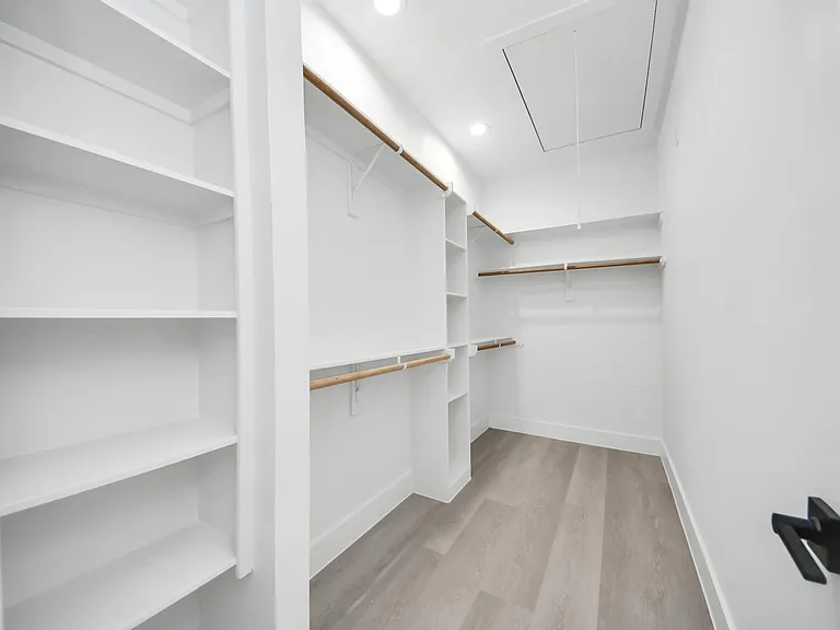 8218 Lawler St — Photo 22