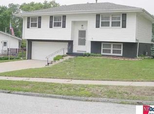 7318 S 33rd St, Bellevue, NE 68147