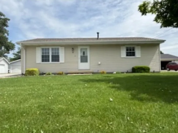 9 Warren Ct, Warrensburg, IL 62573