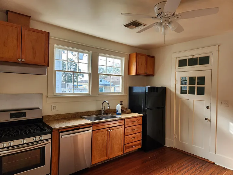 630 Amelia St — Photo 11