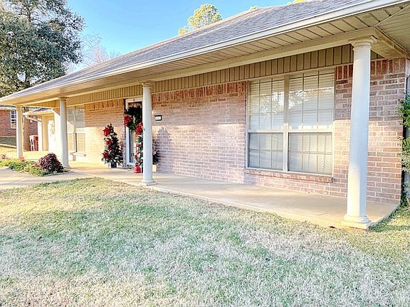 2nd image of 692 Briar Cove Ln