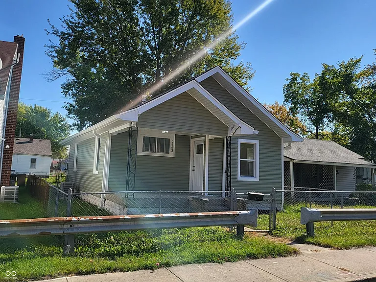 2462 Main St — Photo 2