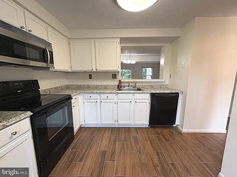 16 Dorchester Cir — Photo 3