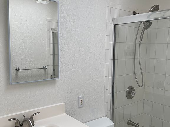 5th image of 825 Live Oak Ave #M
