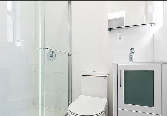 4th image of 838 Flatbush Ave #3A