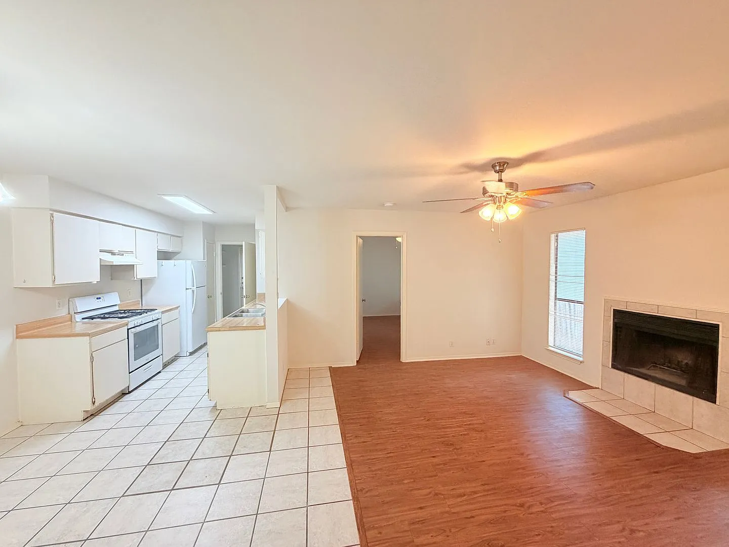 Great, well-maintained single-story duplex tucked away on a quiet cul-de-sac! — Photo 4