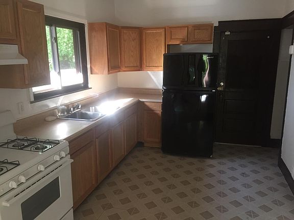 4th image of 389 Elberon Ave