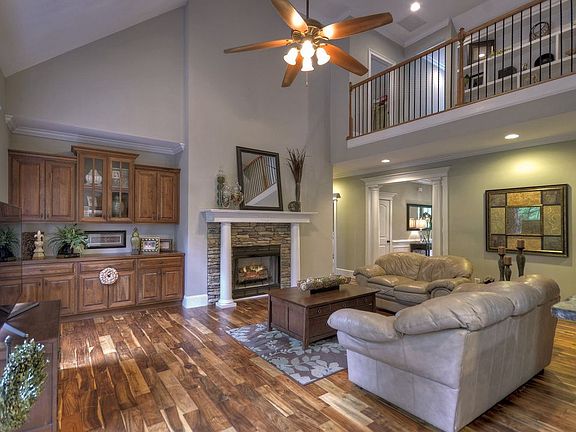 2nd image of 120 Clear Creek Springs Dr