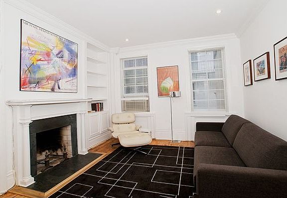 3rd image of 46 Perry St #Townhouse