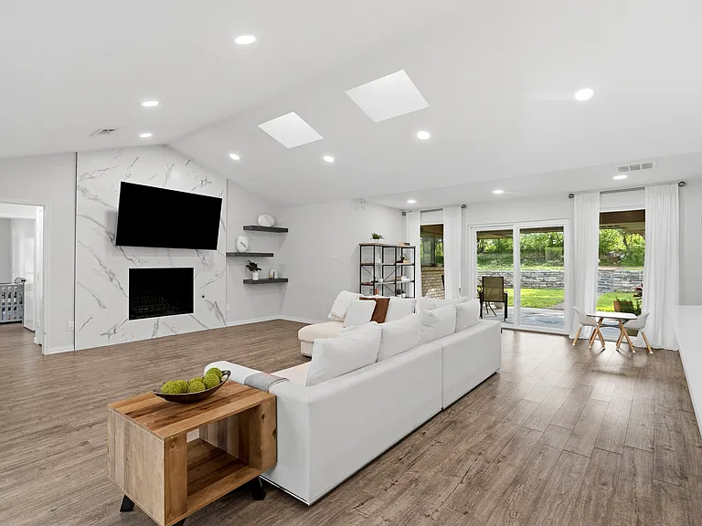 412 E Northgate Dr — Photo 3