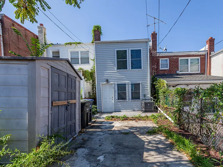 1169 Summit St NE — Photo 56