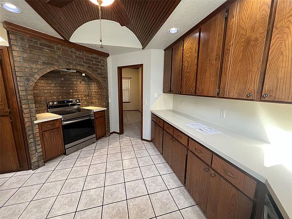 4th image of 1109 SW 126th St