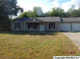 534 Riverloop Rd, Laceys Spring, AL 35754