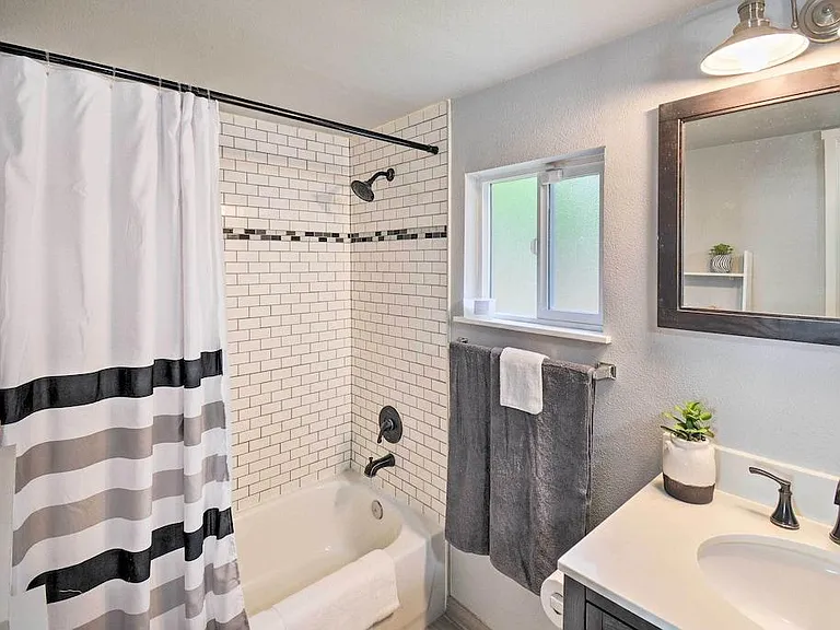 219 Shore Dr — Photo 16