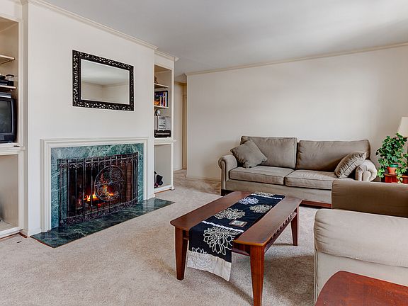 Living Room with fireplace