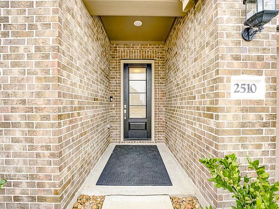 5th image of 2510 Olivine Stone Dr