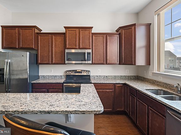 4th image of 245 Cobble Stone Dr