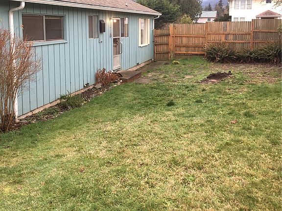 4th image of 1025 W 10th St
