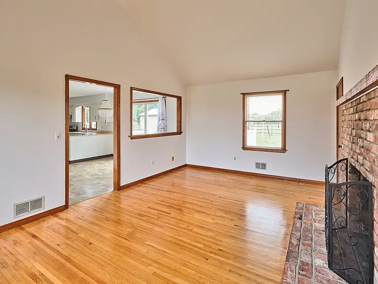 815 Clawson Ave — Photo 30