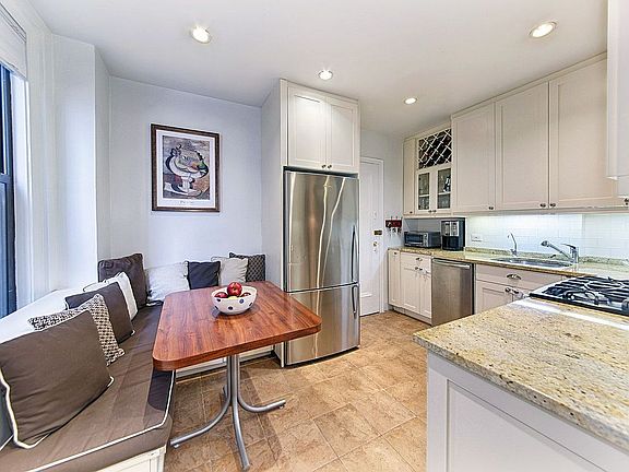 3rd image of 215 W 75th St APT 6H
