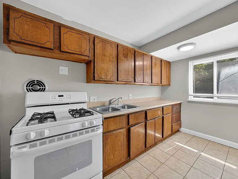 10772 Spring Garden Dr — Photo 8
